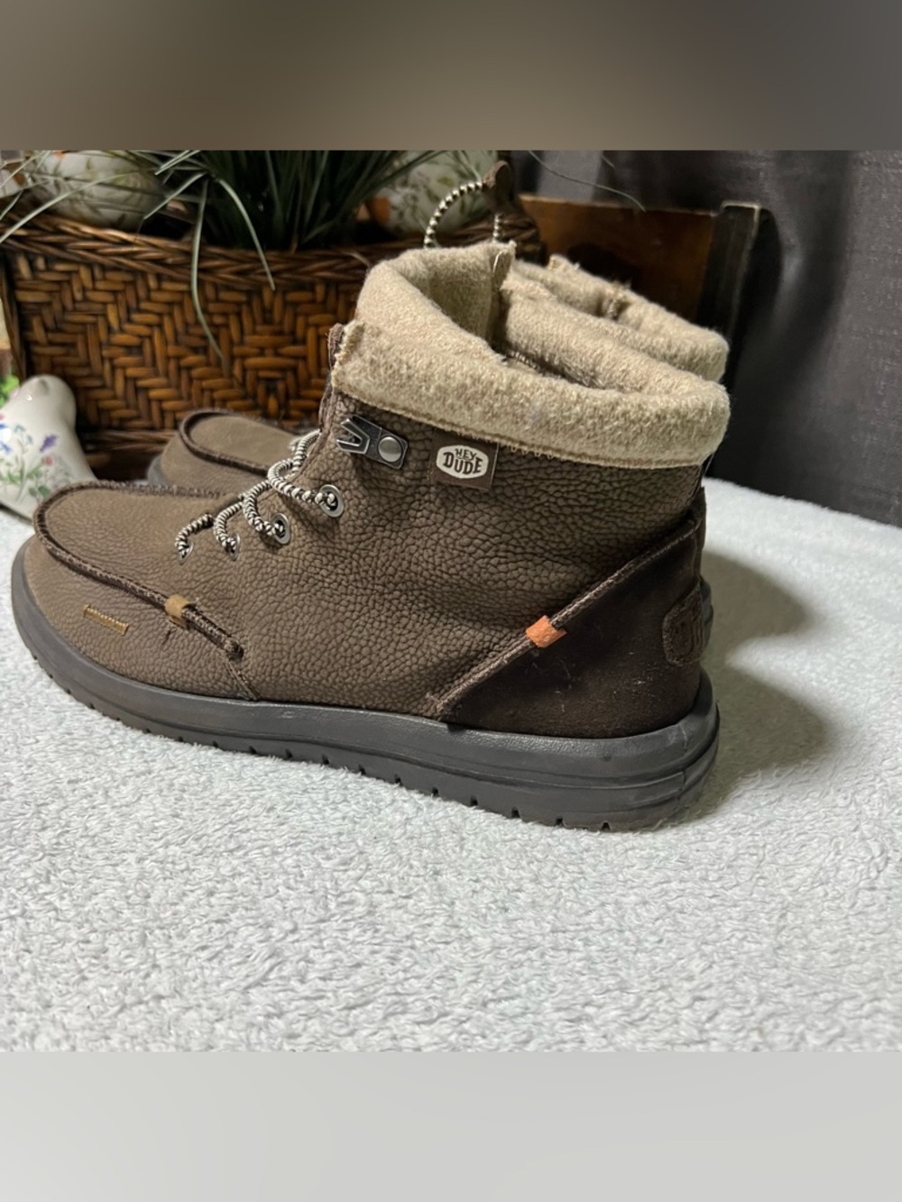 Hey Dude Men's Bradley Leather Brown Chukka Boot with Cream Fleece Collar